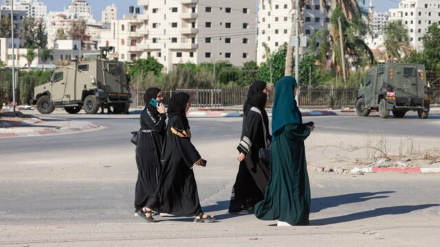 Hamil dan dipenjara: Wanita Palestina menghadapi kondisi yang keras di