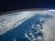 Hujan kimia yang tak terlihat dan abadi turun di planet ini