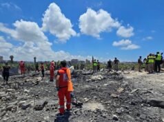 Jurnalis Gaza bekerja di tenda setelah Israel menghancurkan kantor media