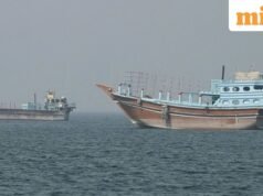 Kapal kargo terkena proyektil tak dikenal di dekat Selat Hormuz, lapor Badan Maritim Inggris