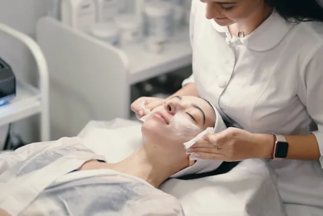 Klinik kecantikan ilegal milik asing ditutup di Bali