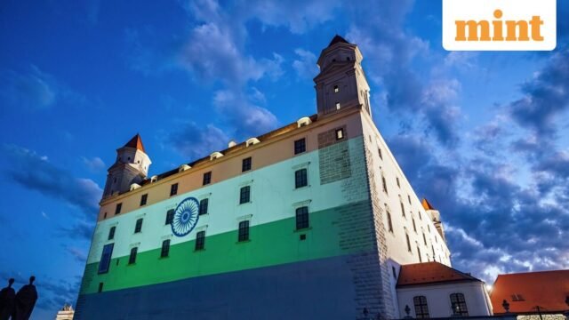 Kunjungan Perdana Menteri Modi ke Slovakia: Kastil Bratislava diterangi dengan