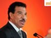 Lionel Richie menunda konser karena masalah kesehatan di atas panggung saat konser pembukaan