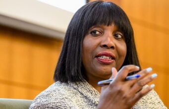 Mahkamah Agung AS memblokir upaya Trump untuk memecat Gubernur Federal Reserve Lisa Cook.