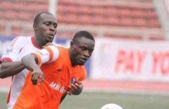 Mantan striker Akwa United Edem Akakatang meninggal setelah pingsan saat pertandingan di Oron