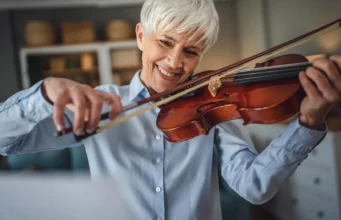 Mempelajari alat musik pada usia 70 tahun dapat membantu melindungi ingatan