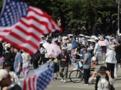 Mengapa pengunjuk rasa Korea mengibarkan bendera Amerika?