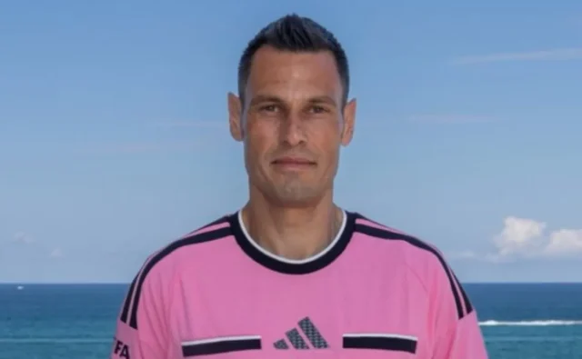 Mengapa wasit mengenakan warna pink saat pertandingan Uruguay dan Arab