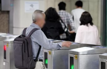Meskipun mendapat dukungan publik, Korea berjuang untuk menaikkan ambang batas usia naik kereta bawah tanah gratis bagi warga lanjut usia