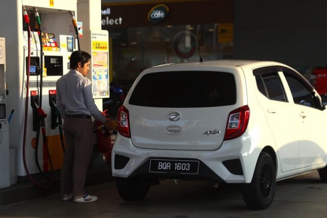 Minyak turun 5% ke level terendah dalam 3 bulan karena