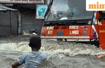 Mumbai tergenang air setelah hujan lebat, Priyanka Chaturvedi berkata, “Terima kasih, BMC. Tidak’