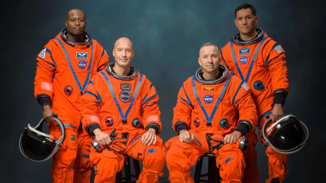 NASA memperkenalkan kru Artemis III untuk salah satu misi luar