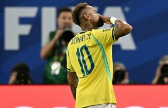Neymar kembali saat Brasil mengalahkan Skotlandia untuk mencapai babak sistem gugur Piala Dunia