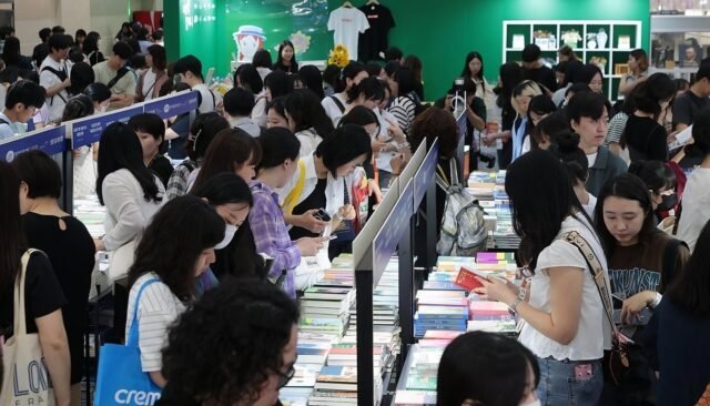 Pameran Buku Internasional Seoul dibuka di tengah booming teks-hip