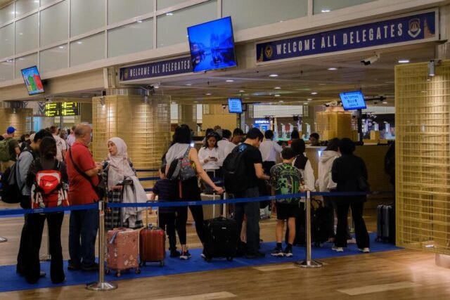 Para pejabat mendesak kehati-hatian atas rencana ekspansi bebas visa di