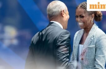 Pembukaan Obama Center: Pujian Michelle Obama atas ‘kecemerlangan yang mempesona dan kesopanan yang bersahaja’ membuat Barack Obama menangis