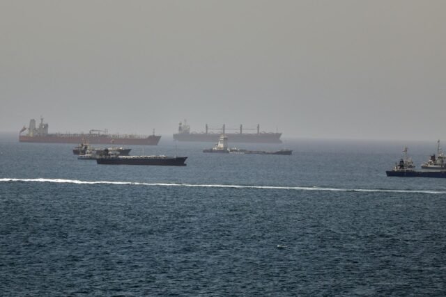 Pengiriman ke Hormuz terganggu meskipun ada perjanjian perang dengan Iran,