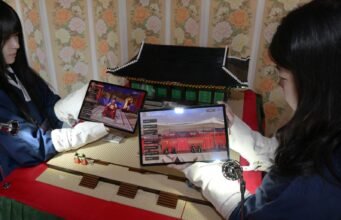 Perjamuan kerajaan kuno berpadu dengan realitas tertambah dalam pameran bandara berteknologi tinggi