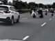 Polisi memburu tersangka setelah iPhone turis Selandia Baru dirampas dalam video viral di Bali
