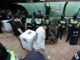 Polisi mengamankan kotak suara di TPS Seoul setelah membubarkan pengunjuk rasa