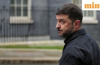 Presiden Ukraina Zelensky mengatakan Putin dan partai berkuasa menghadapi ketidakpuasan publik yang semakin besar menjelang pemilu