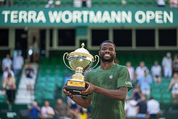 Roma 8:18: Tiafoe memuliakan Tuhan setelah gelar Halle