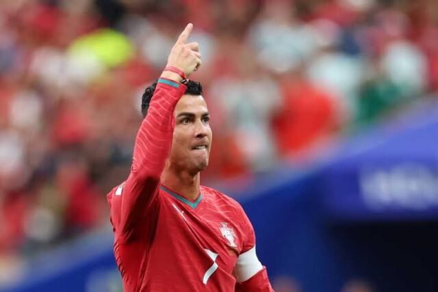 Ronaldo membuat sejarah Piala Dunia saat Portugal mengalahkan Uzbekistan 5-0