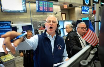 S&P 500 dan Nasdaq Jatuh karena Mega-Cap Tech Tertinggal; Perkembangan di Iran sedang dipantau