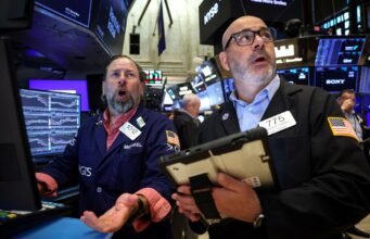 Saham AI mulai pulih dari penurunan minggu lalu, sementara harga minyak mencapai titik tertinggi dalam semalam.