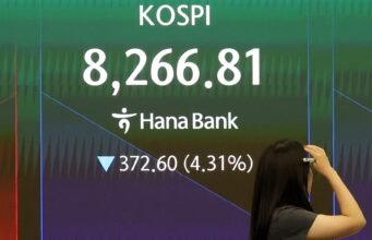 Saham Seoul turun hampir 4% pada Jumat pagi karena saham teknologi jatuh