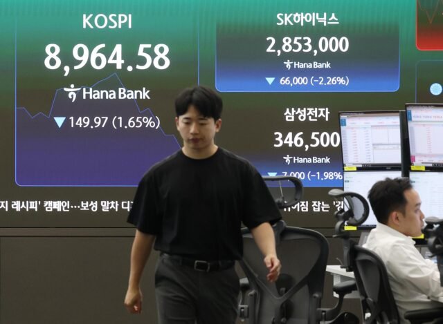 Saham Seoul turun tajam pada Selasa pagi karena kemerosotan teknologi