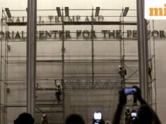 Saksikan: Para pekerja mulai menghapus nama Trump dari Kennedy Center setelah perintah hakim