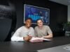 Schalke mengontrak striker Austria Junior Adamu dengan kontrak jangka panjang