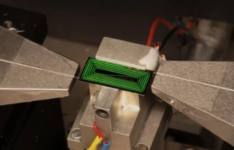 Setelah 20 tahun, para ilmuwan akhirnya mengubah laser yang kuat menjadi sebuah chip