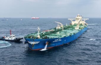 Setengah dari kapal Korea yang terdampar meninggalkan Selat Hormuz seiring dengan percepatan transit