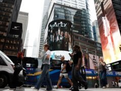 SpaceX melonjak 25% dalam debutnya di Wall Street dan menjadikan Elon Musk miliarder pertama