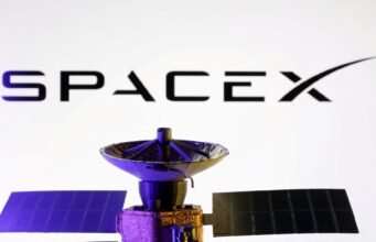 SpaceX menargetkan $1,75 triliun. penilaian termasuk opsi sepatu hijau dalam rekor IPO, kata sumber