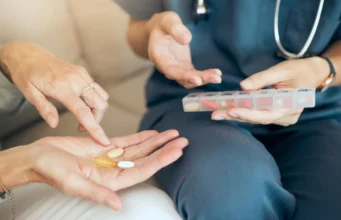 Suplemen yang Sangat Dibutuhkan dan Tidak Dibutuhkan oleh Lansia