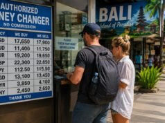 Tanpa dolar, tanpa euro: Wisatawan Bali harus membayar dalam rupee