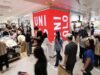 Toko-toko utama dari seluruh dunia berbondong-bondong ke Myeong-dong seiring dengan meningkatnya jumlah wisatawan asing