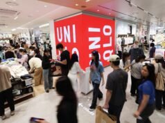 Toko-toko utama dari seluruh dunia berbondong-bondong ke Myeong-dong seiring dengan meningkatnya jumlah wisatawan asing