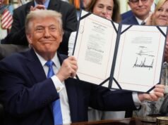 Trump menandatangani rancangan undang-undang yang menyediakan hampir $70 miliar untuk pengendalian imigrasi hingga akhir masa jabatannya