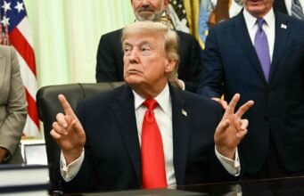 Trump mengatakan kesepakatan untuk mengakhiri perang akan ditandatangani pada hari Minggu; Iran mempertanyakan jadwal