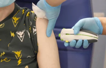Vaksin virus corona universal rancangan AI lolos uji coba pertama pada manusia