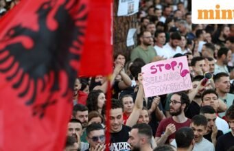 Warga Albania memprotes pembangunan resor senilai $1,6 miliar yang dilakukan menantu Trump, Jared Kushner, di dekat habitat flamingo