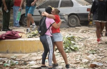 Warga Venezuela mencari korban selamat di reruntuhan setelah dua gempa bumi kuat yang menewaskan sedikitnya 188 orang