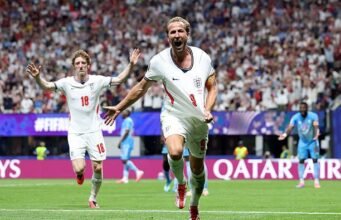 Harry Kane mengirim Inggris lolos dengan gol menakjubkan