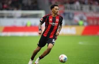 Bayern Munich menyelesaikan kesepakatan €55 juta untuk bek kiri Jerman