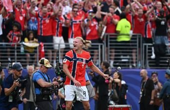 Erling Haaland mendorong Norwegia ke perempat final Piala Dunia dengan dua gol sensasional