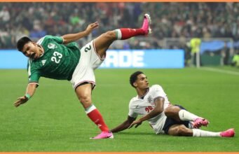Quansah dikeluarkan dari lapangan karena tantangan sembrono selama Meksiko v Inggris